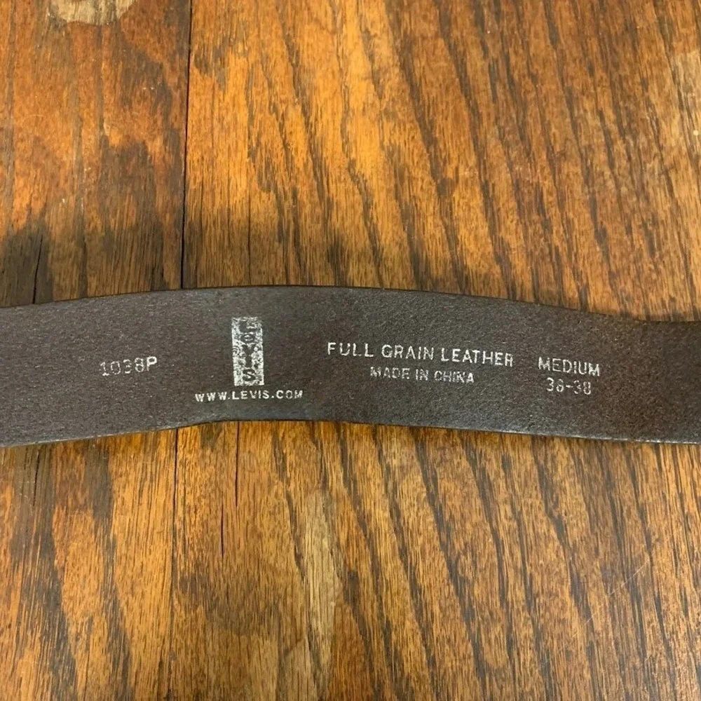 Levi's Black Full Grain Leather Belt Silver Tone Buckle Logo Men's Medium 36-38